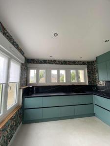 Η κουζίνα ή μικρή κουζίνα στο L'émeraude