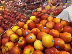 a pile of apples and other fruits in a store at Hoa Hồng 301MD in Hanoi +19 photos