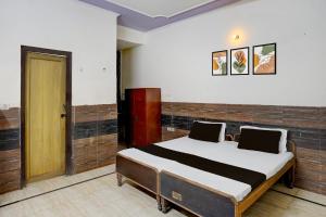 a bedroom with a bed in a room at Hotel O Radha Residency in Badarpur