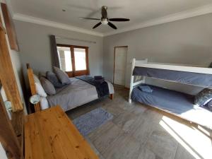 Postel nebo postele na pokoji v ubytování Oryx Lodge