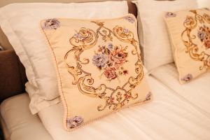 a bed with two pillows on top of it at Hotel Kiev in Veliko Tŭrnovo