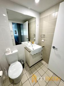 Koupelna v ubytování Comfortable & Spacious -2bd 2bth - Braddon