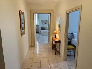 a hallway with a mirror and a table in a room at Il Carapace - Appartamento nel cuore di Foligno in Foligno +15 photos
