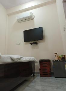 Μια τηλεόραση ή/και κέντρο ψυχαγωγίας στο Hotel Vista Inn +9 φωτογραφίες