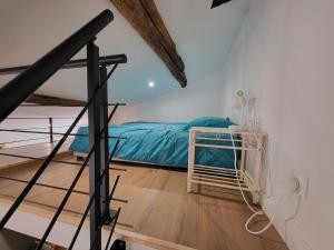 a bedroom with a bed in a attic at Gite l'olivier des maraichers in Albigny-sur-Saone