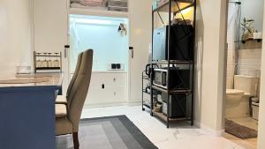 Fotografie z fotogalerie ubytování Cozy Nest Fully-furnished apartment with Manila Skyline View Rooftop v destinaci Angono