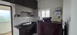 Η κουζίνα ή μικρή κουζίνα στο Happy chennai home stay +5 φωτογραφίες