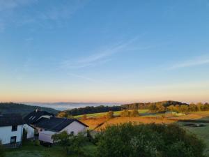 Fotografie z fotogalerie ubytování CJS Apartments - Chill or Drive am Nürburgring, Free Parking, WLan, Spacious Rooms, Quiet Location v destinaci Rodder + 69 fotografií