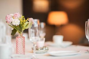 オーステンデにあるVilla Amandineの花瓶テーブル