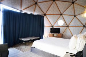 a room with a bed and a tv in a tent at Green Park Mardin Hotel  +47 photos