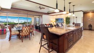 a kitchen and dining room with a table and chairs at ❤PiH❤ Ikena Nani Ocean Coastline Views Mauna Kea Resort in Waimea