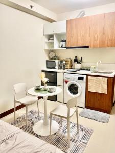 Kuchyň nebo kuchyňský kout v ubytování Casa Buena Minimalist Studio-Type Condo Unit + 6 fotografií