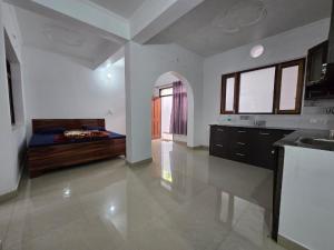 a large kitchen with a bed in the middle of a room at Shree Dev Asthanam in Bhīm Tāl +31 photos
