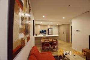 Posezení v ubytování Ruby Red, 1Bd 1Bth Apt - Woden CBD