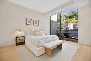 Postel nebo postele na pokoji v ubytování Hutton Villa + 68 fotografií