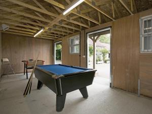 Biliár nebo kulečník v ubytování Old Rectory Barn