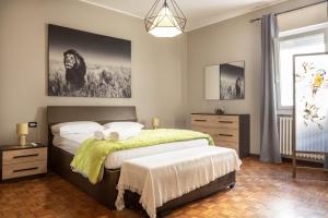 a bedroom with a large bed with yellow sheets at Incanto casa vacanza in Faenza