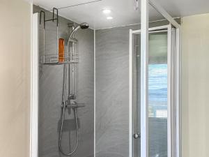 Vannituba majutusasutuses Old Laurel Cottage +5 fotot