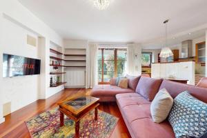 Et opholdsområde på Rose Residence 2 Bedrooms, Terrace, Parking + 15 billeder