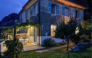 Budova, kde se prázdninový dům nachází + 22 fotografií