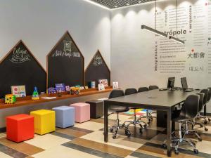 El área de trabajo o centro de convenciones de Ibis Styles SP Centro