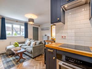 Una cocina o cocineta en The May Tree