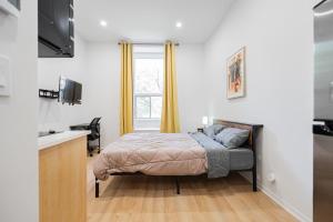 a small bedroom with a bed and a sink at Magnificent Studio with FREE parking near downtown in Montréal