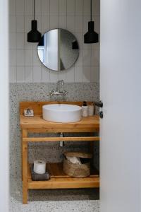 Ένα μπάνιο στο The Urban Living