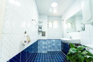 Et badeværelse på 서울 홍대 야피게스트하우스 홍대입구역6번출구 큰집 2Room 단독전체사용