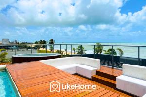 a balcony with a view of the beach at Setai Aquamaris - LikeHome Hospedagens in Tambaú