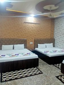 two beds in a room with two beds sidx sidx sidx at Jindal homestay in Amritsar