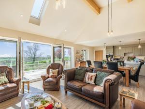 a living room with a couch and chairs at Lizzie's Cottage in Skendleby