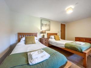 CynwydにあるGranary - Uk50617の寝室に並んで置かれた2つのベッド +12枚の写真