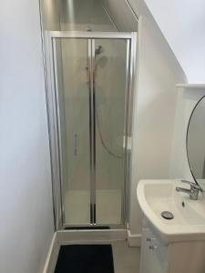 Ένα μπάνιο στο Flat 9 - Epsom High Street