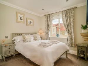 Postel nebo postele na pokoji v ubytování Ridings Cottage