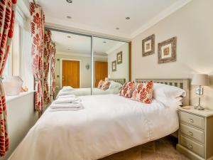 Postel nebo postele na pokoji v ubytování Ridings Cottage