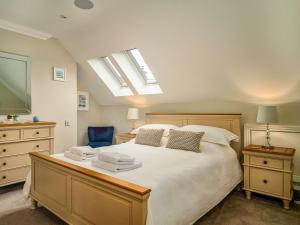 Postel nebo postele na pokoji v ubytování Ridings Cottage + 8 fotografií