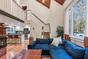 Χώρος καθιστικού στο First Chair Chalet