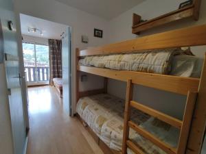 a bedroom with two bunk beds and a balcony at Studio 25m² au Sauze, balcon Sud-Ouest, proche pistes - FR-1-804-15 in Enchastrayes
