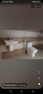 Ένα μπάνιο στο Tamar Residency