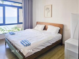 Postel nebo postele na pokoji v ubytování 2BR2B Hozem JB1605 Apartment Forest City