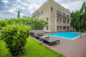Bazén v ubytování CasaNova Airport Suites nebo v jeho okolí