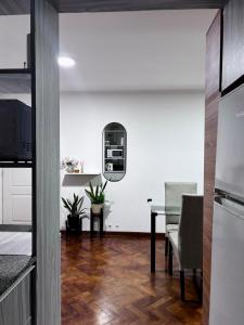 a kitchen and dining room with a table and chairs at Departamento Frente Campus UNC in Cordoba