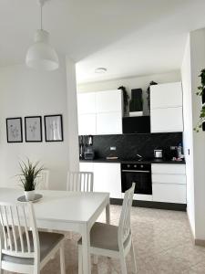 Kuchyň nebo kuchyňský kout v ubytování Modern apartment - Salento Guest House