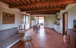 a living room with a couch and a table at Seranna 3 in Papiano
