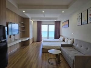 Μια τηλεόραση ή/και κέντρο ψυχαγωγίας στο TMS Quy Nhơn Grand SeaView Condotel