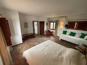 Postel nebo postele na pokoji v ubytování Villa Flora + 11 fotografií