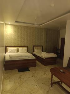 Ένα ή περισσότερα κρεβάτια σε δωμάτιο στο Hotel Sarah palace