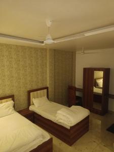 Ένα ή περισσότερα κρεβάτια σε δωμάτιο στο Hotel Sarah palace