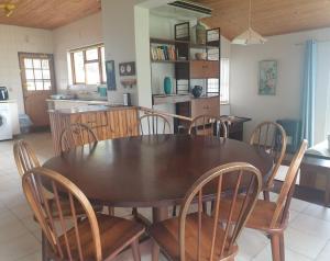 Kuchyň nebo kuchyňský kout v ubytování Happidaze